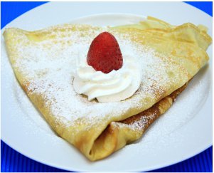 PAF_07_Francouzska_palacinka_s_kysanou_smetanou_a_jahodami.jpg